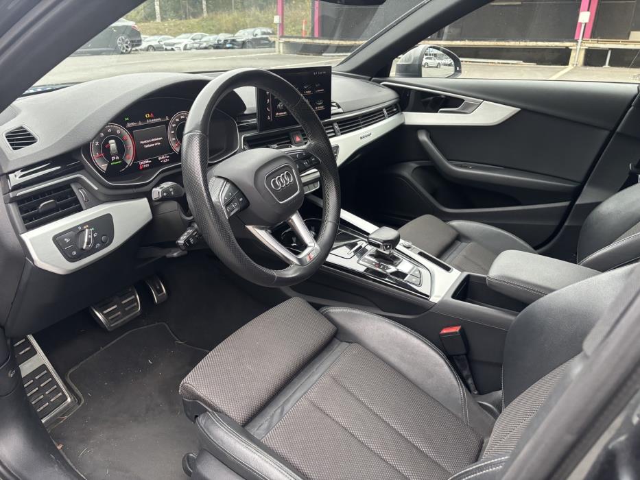 AUDI A4 2022