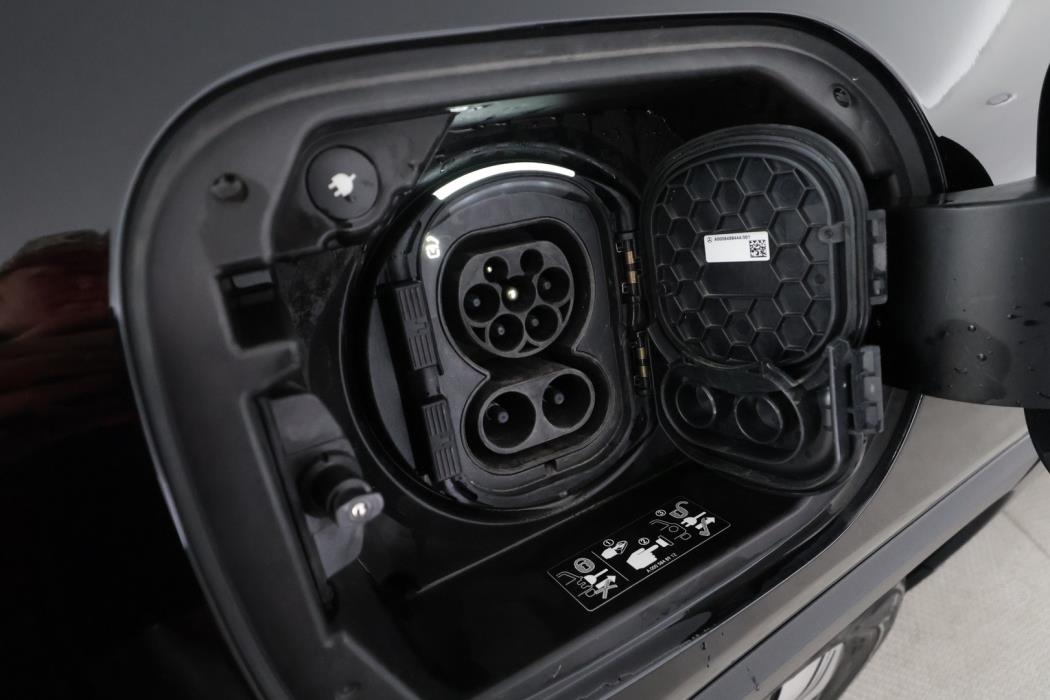 MERCEDES-BENZ EQB 2023