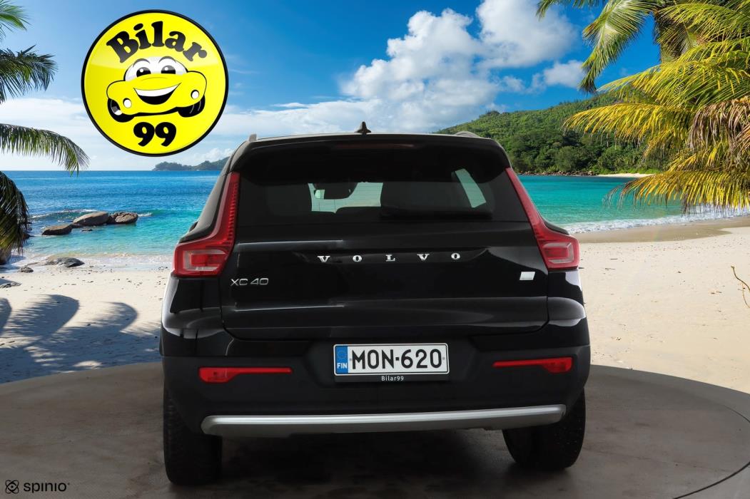VOLVO XC40 2023
