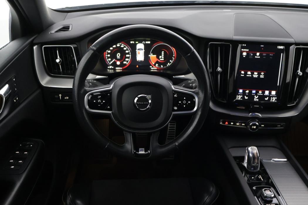 VOLVO XC60 2018