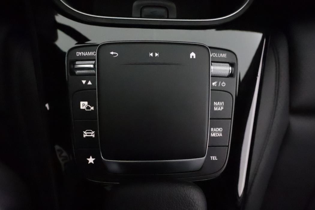 MERCEDES-BENZ A 2021