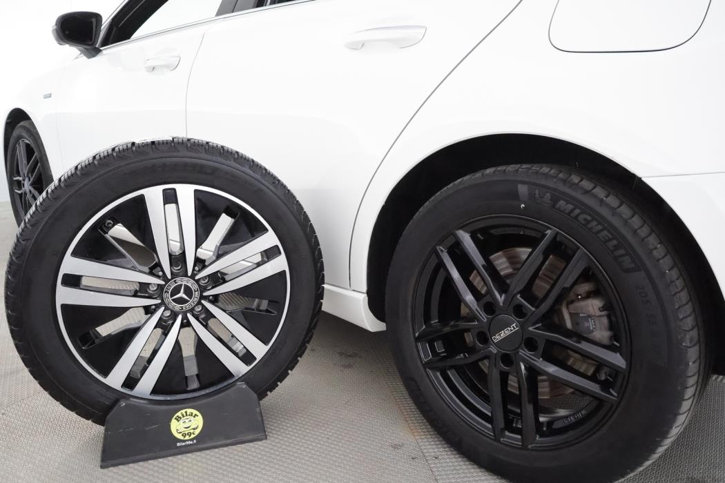 MERCEDES-BENZ A 2021