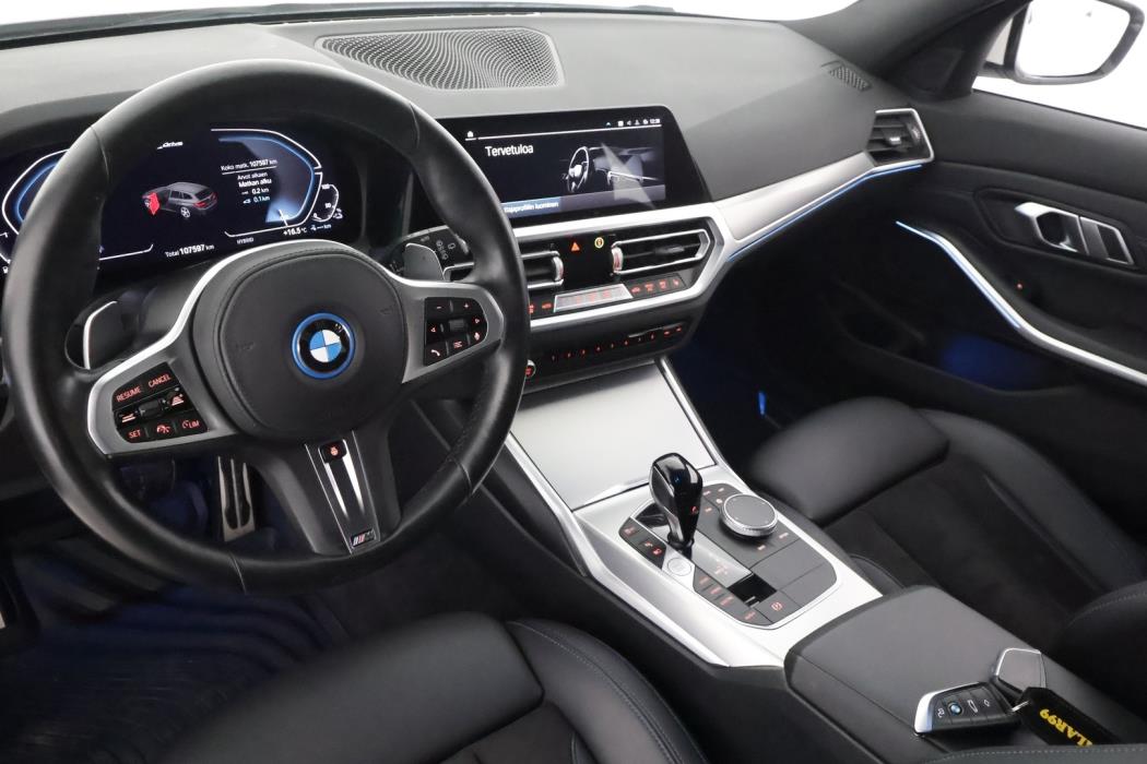 BMW 330 2022