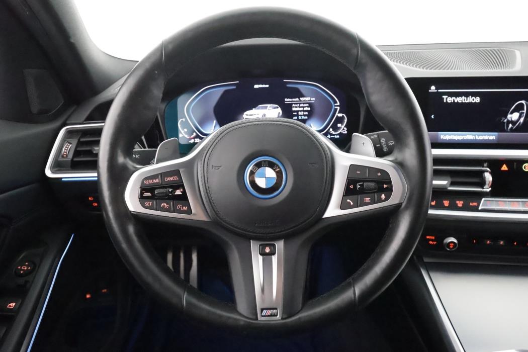 BMW 330 2022