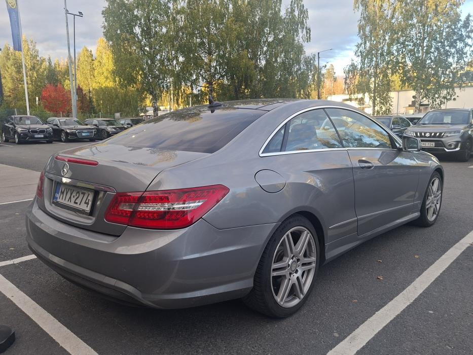 MERCEDES-BENZ E 2011