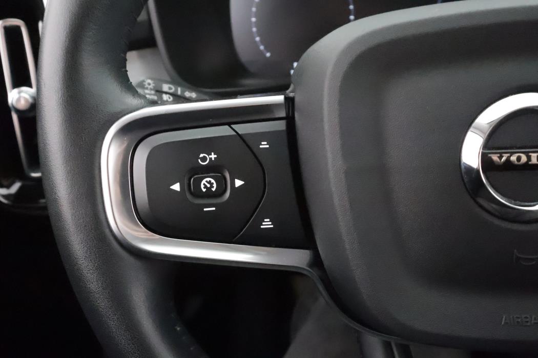 VOLVO XC40 2021