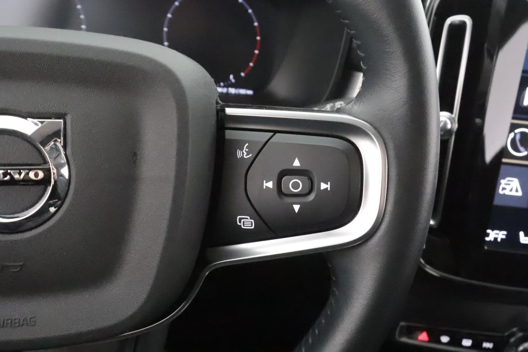 VOLVO XC40 2021