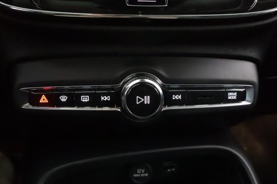 VOLVO XC40 2021
