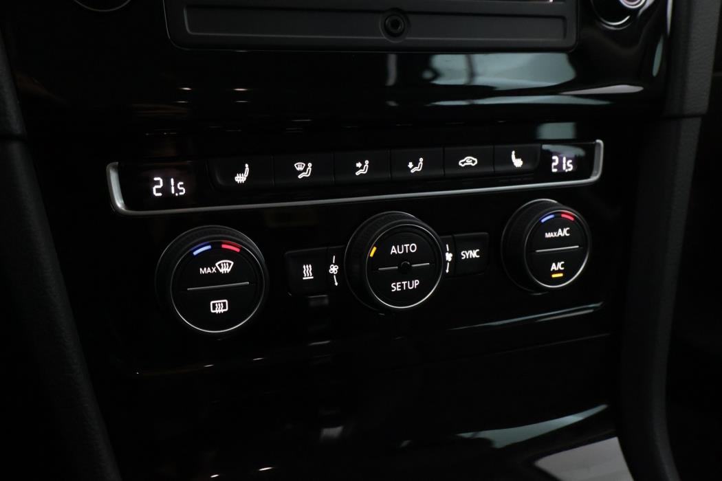 VOLKSWAGEN Golf 2014