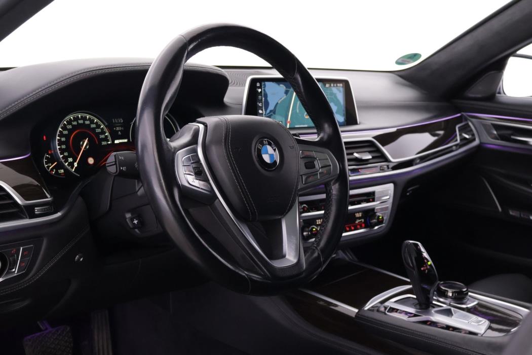 BMW 740 2017