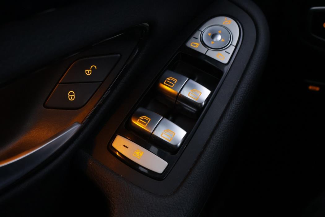 MERCEDES-BENZ C 2020