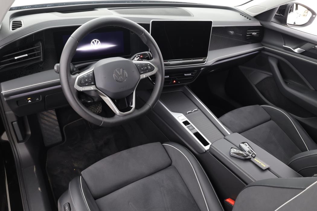 VOLKSWAGEN PASSAT 2025