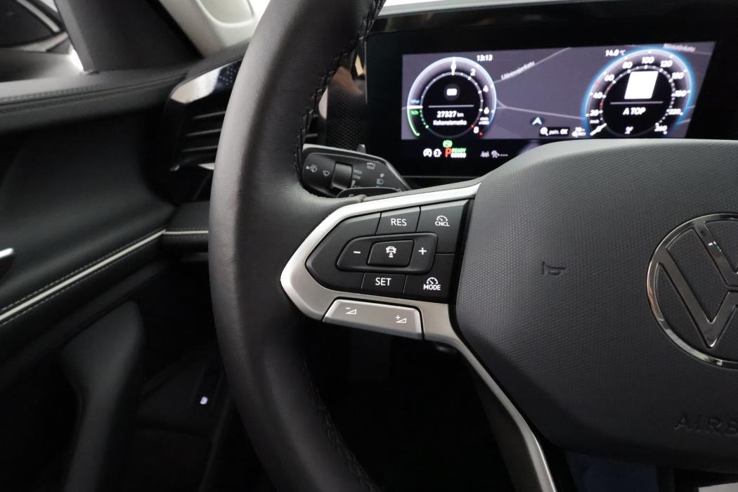 VOLKSWAGEN PASSAT 2025