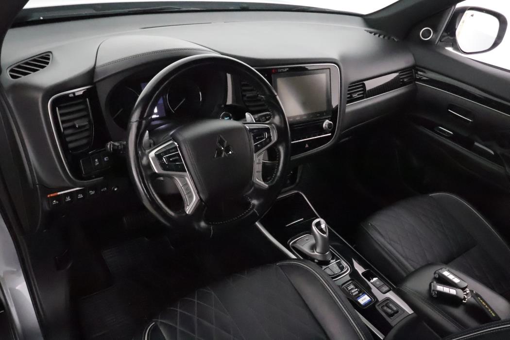 MITSUBISHI OUTLANDER PHEV 2020