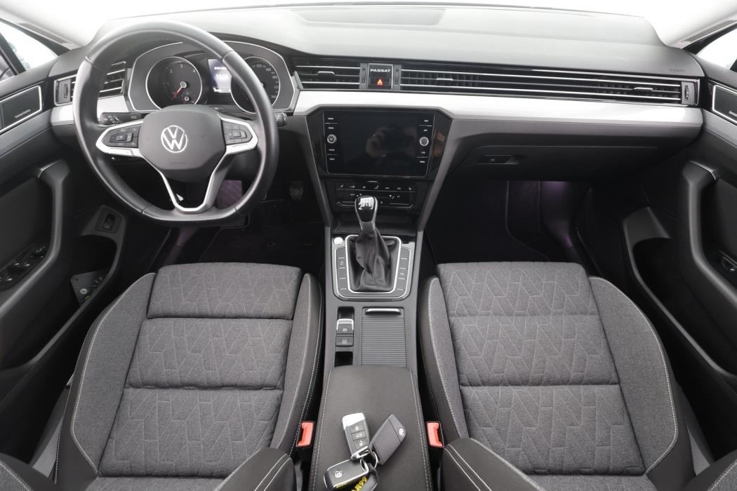 VOLKSWAGEN PASSAT 2023