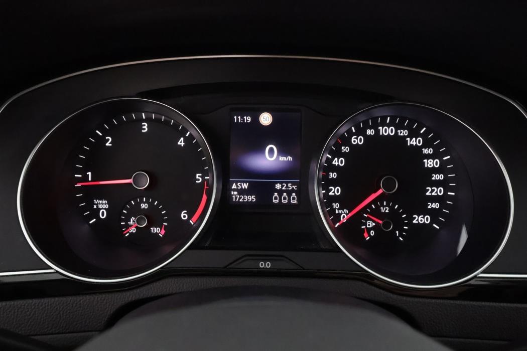 VOLKSWAGEN PASSAT 2023