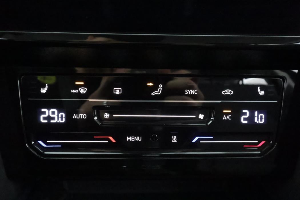 VOLKSWAGEN PASSAT 2023