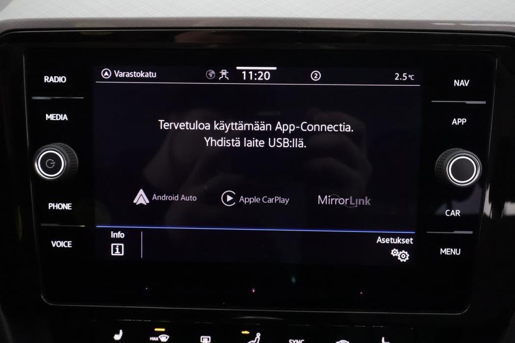 VOLKSWAGEN PASSAT 2023