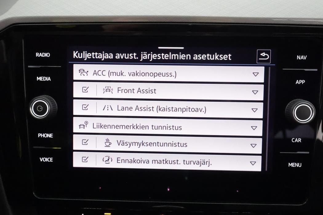 VOLKSWAGEN PASSAT 2023