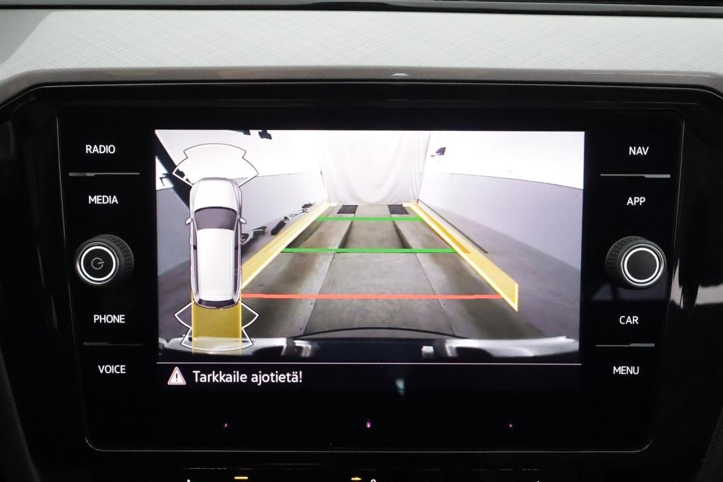 VOLKSWAGEN PASSAT 2023