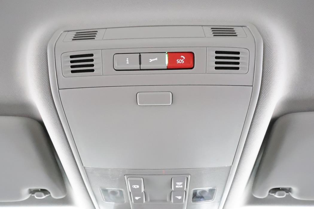 VOLKSWAGEN PASSAT 2023