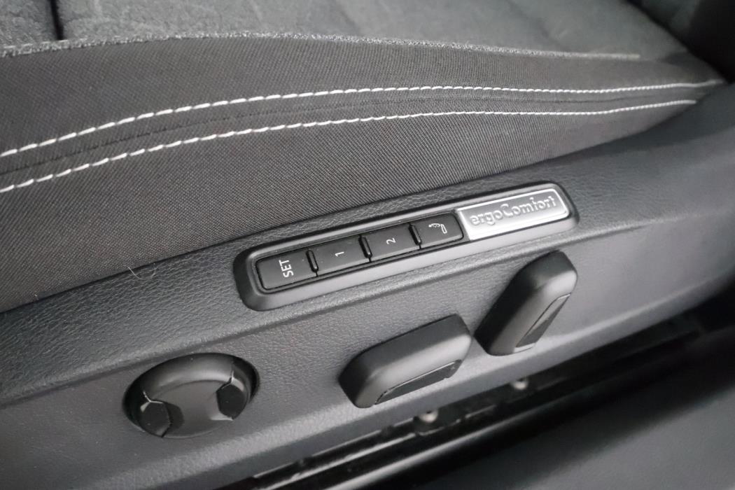 VOLKSWAGEN PASSAT 2023