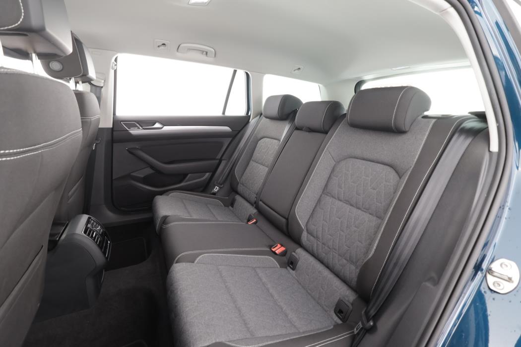 VOLKSWAGEN PASSAT 2023