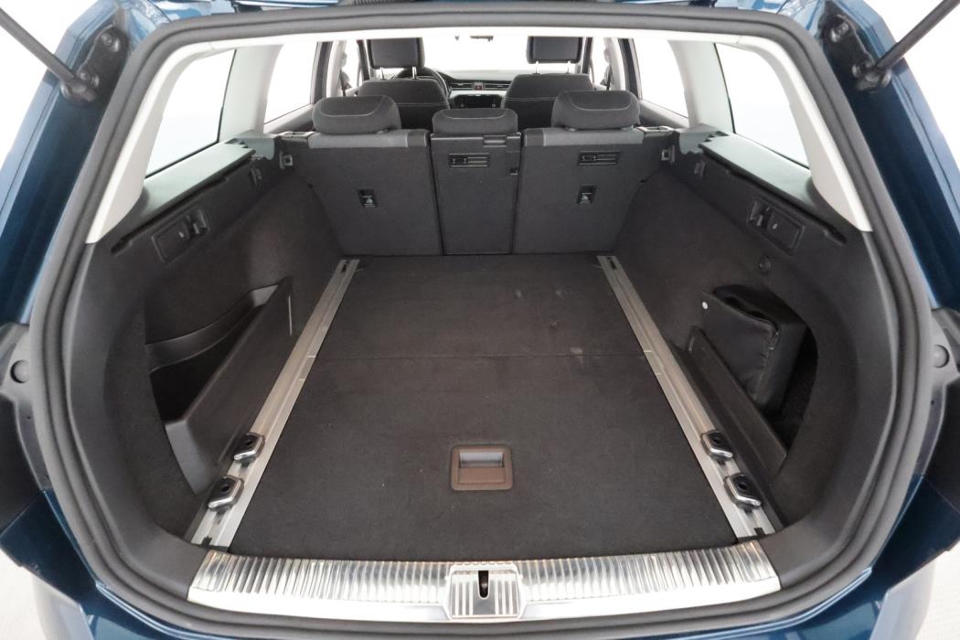 VOLKSWAGEN PASSAT 2023