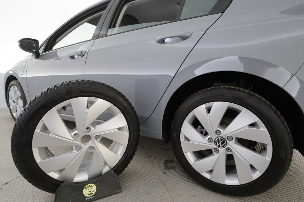 VOLKSWAGEN GOLF 2025