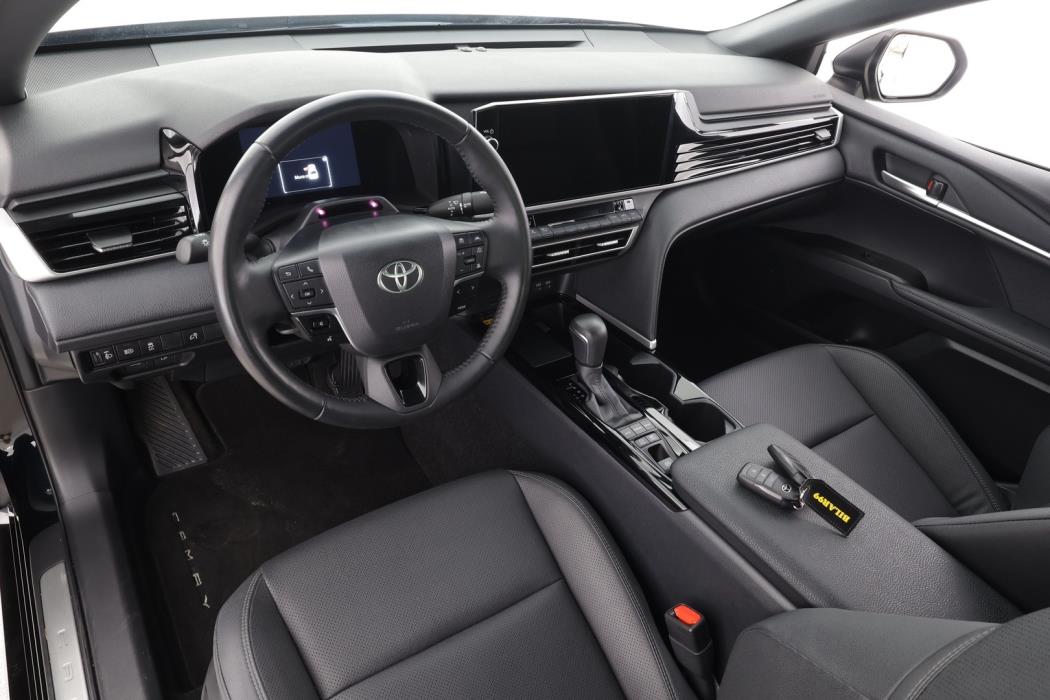 TOYOTA CAMRY 2025