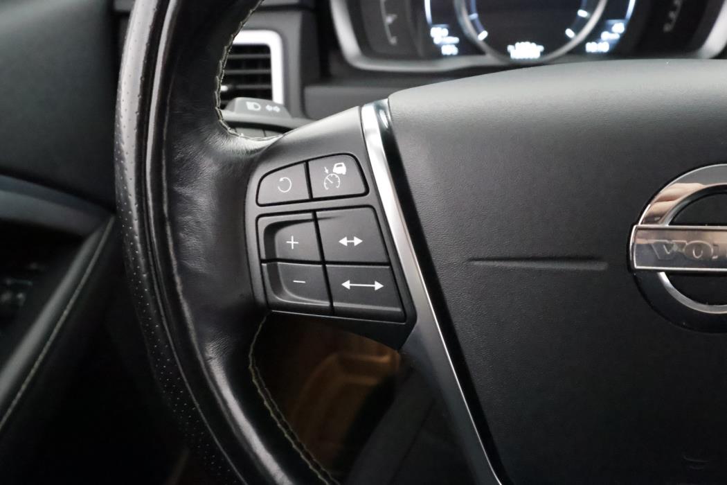 VOLVO XC70 2015