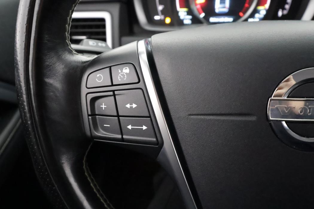 VOLVO XC70 2015