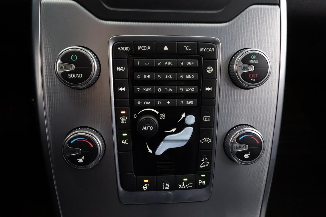 VOLVO XC70 2015