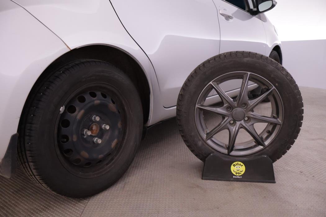 TOYOTA Yaris 2012