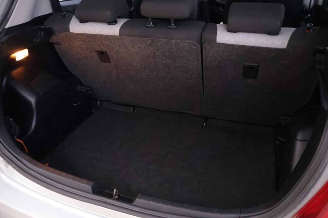 TOYOTA Yaris 2012
