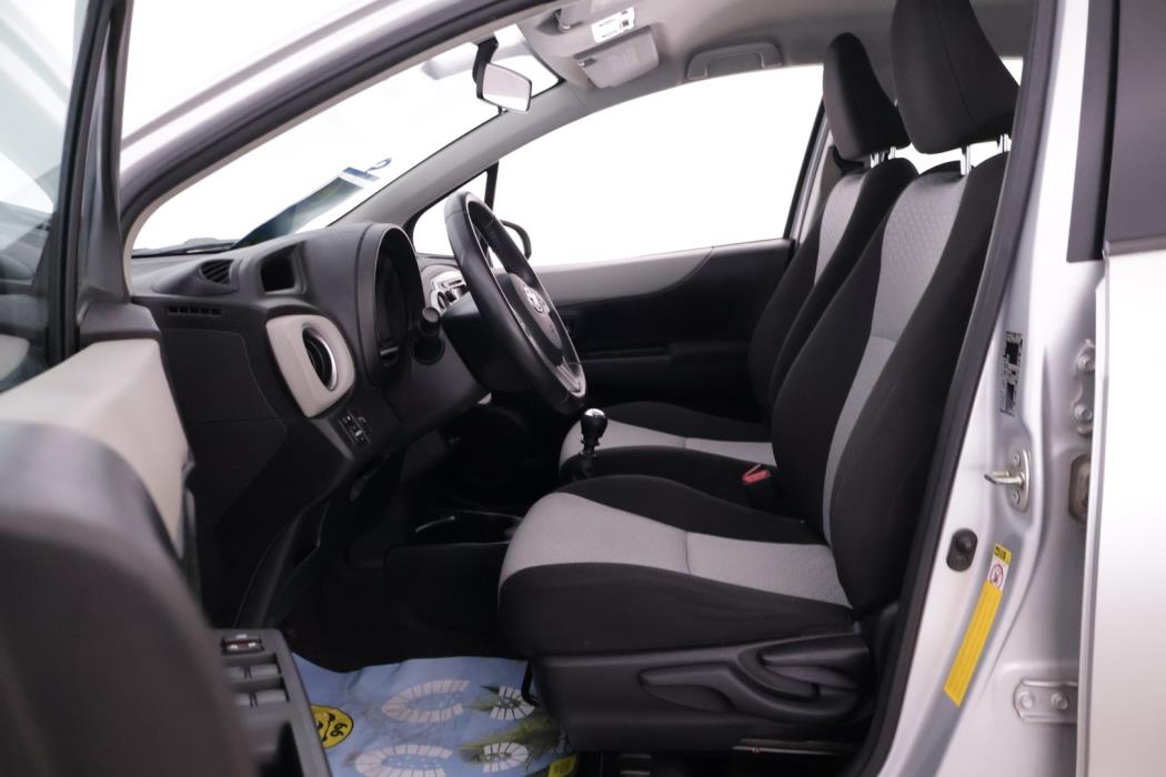 TOYOTA Yaris 2012