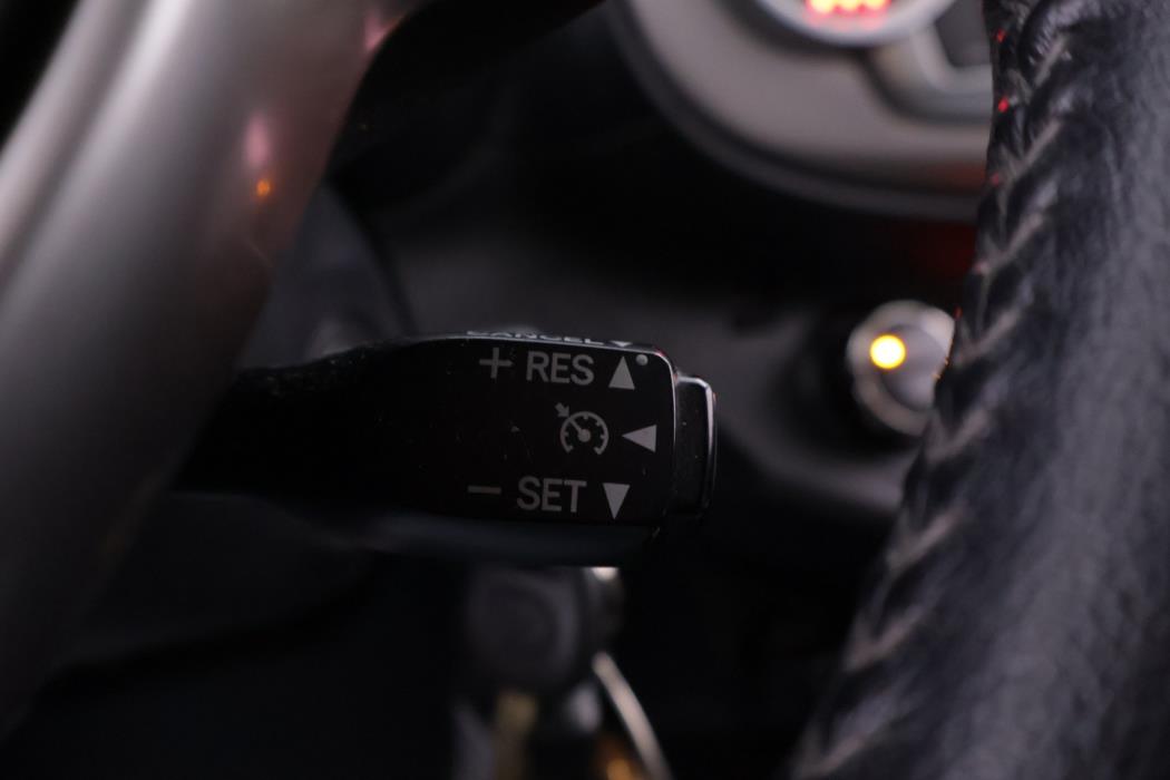 TOYOTA Yaris 2012