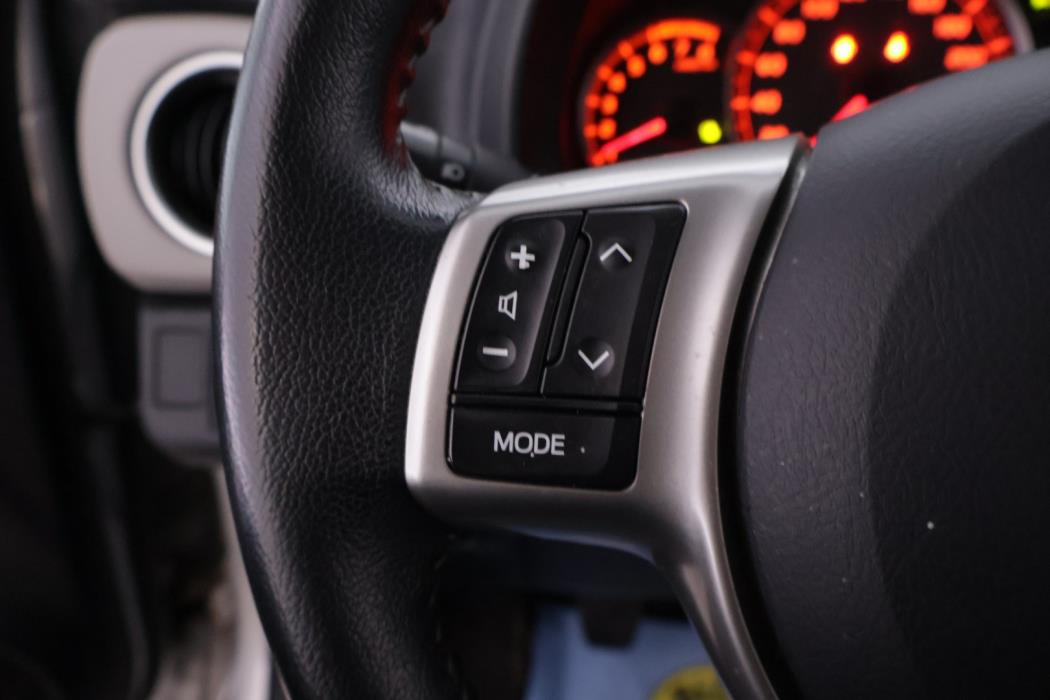 TOYOTA Yaris 2012