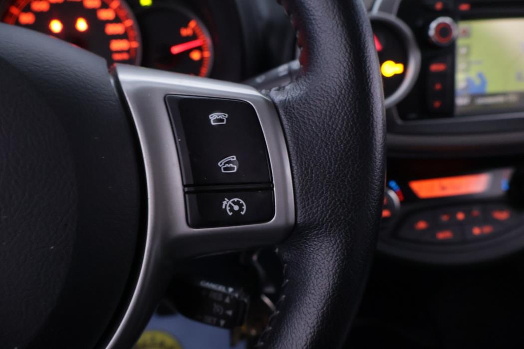 TOYOTA Yaris 2012