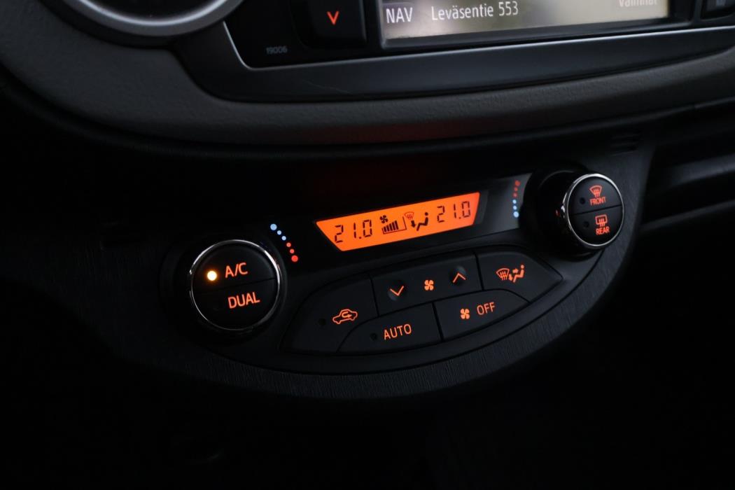 TOYOTA Yaris 2012