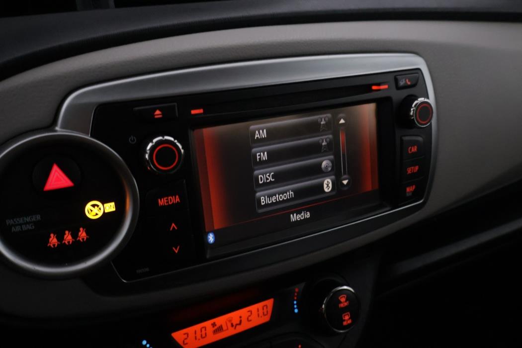 TOYOTA Yaris 2012