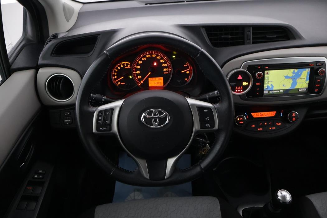 TOYOTA Yaris 2012