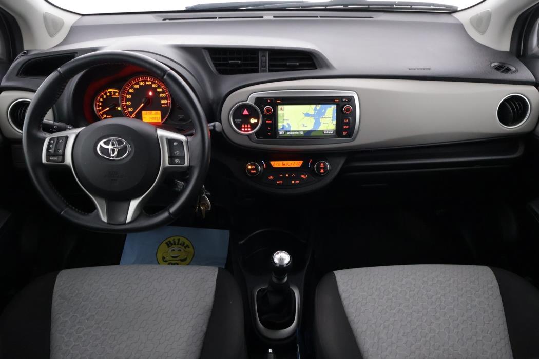 TOYOTA Yaris 2012