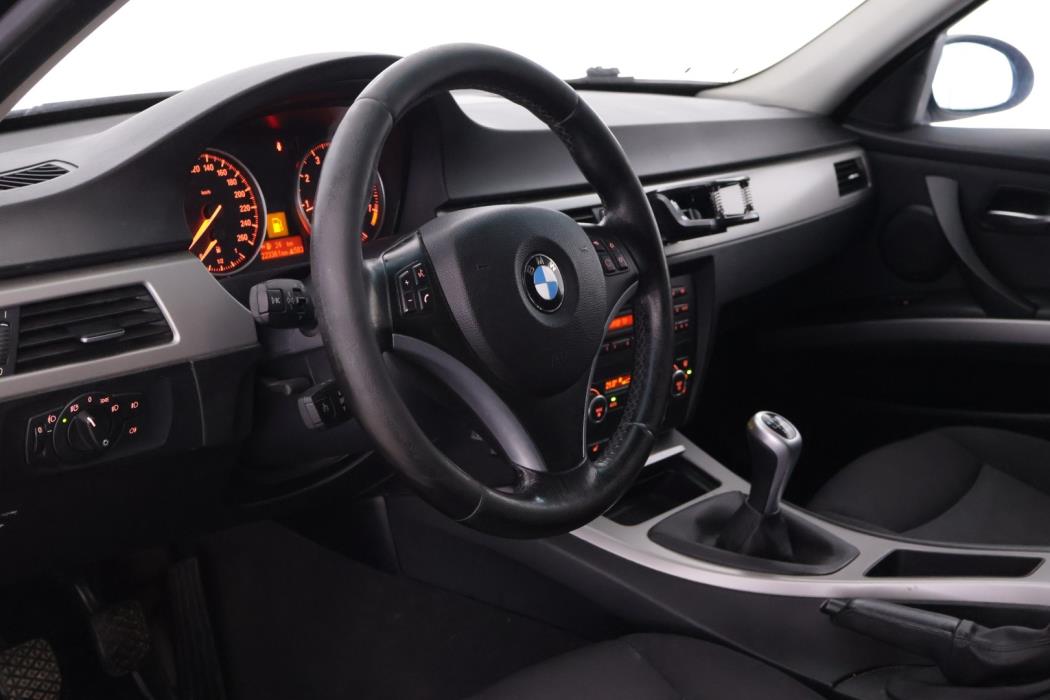 BMW 320 2008