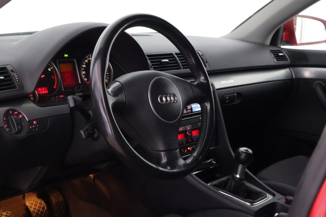 AUDI A4 2004