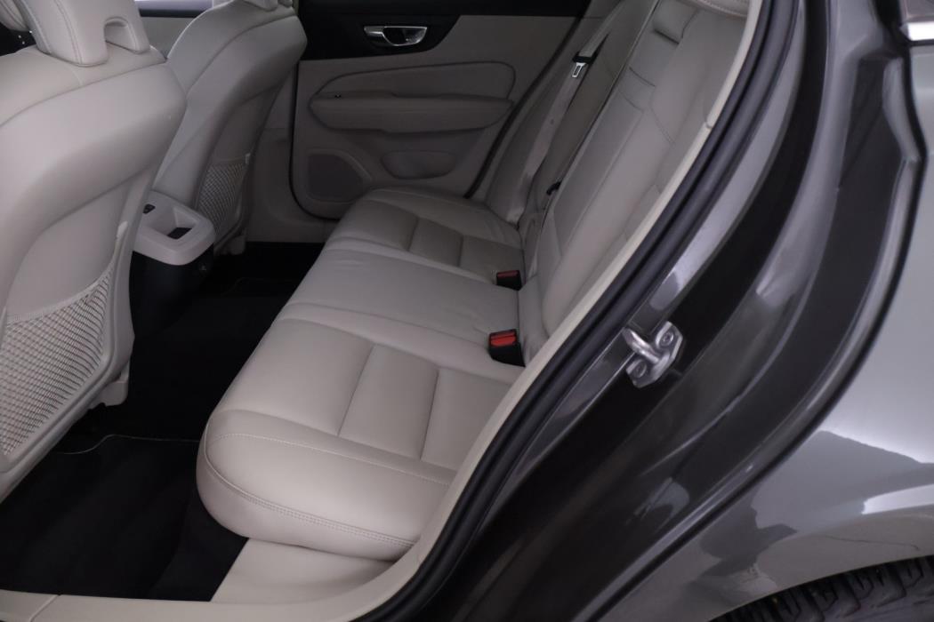 VOLVO V60 2019