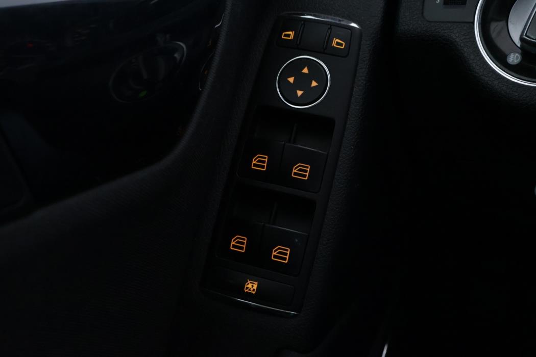 MERCEDES-BENZ C 2008