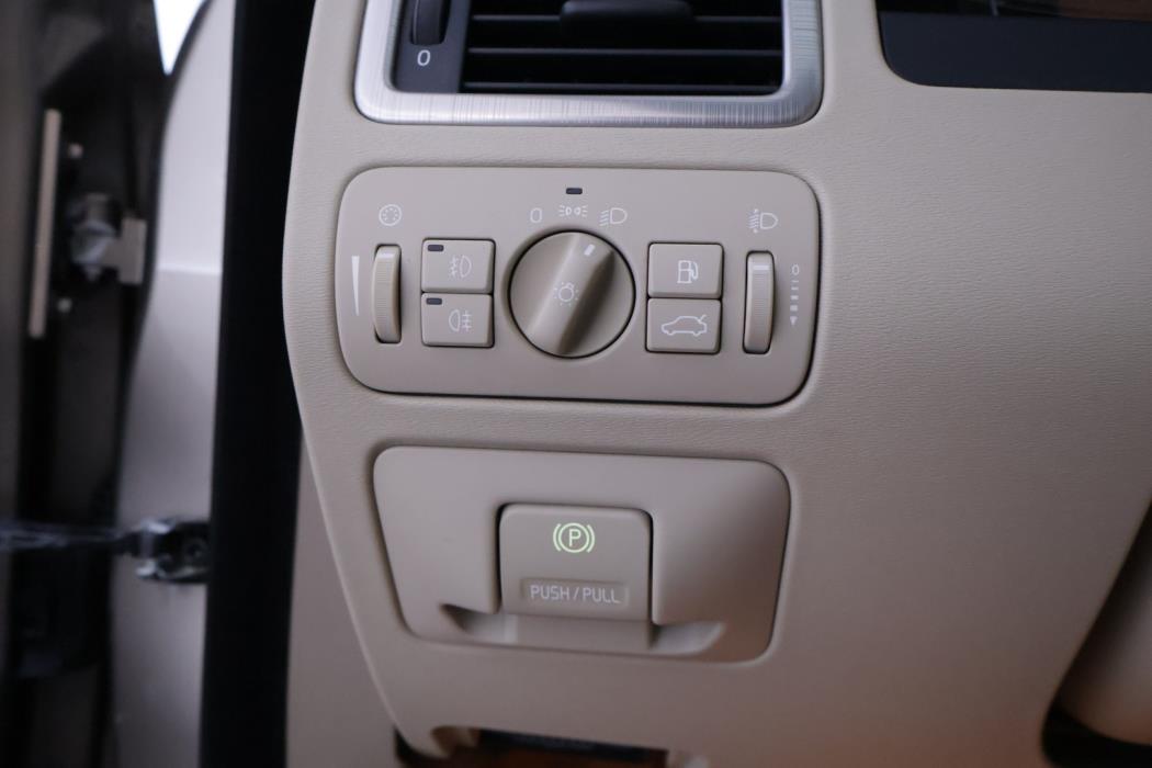 VOLVO V70 2008