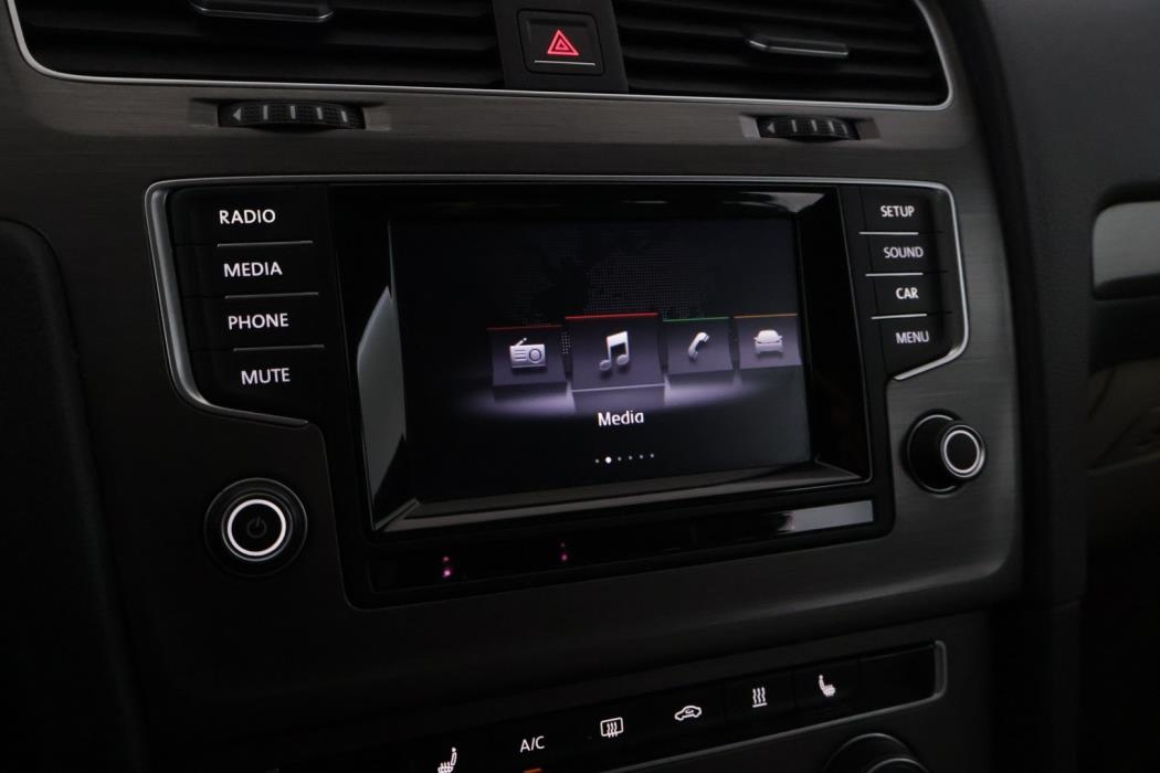 VOLKSWAGEN Golf 2014