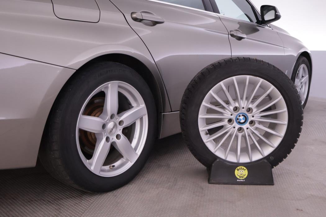 BMW 330 2016